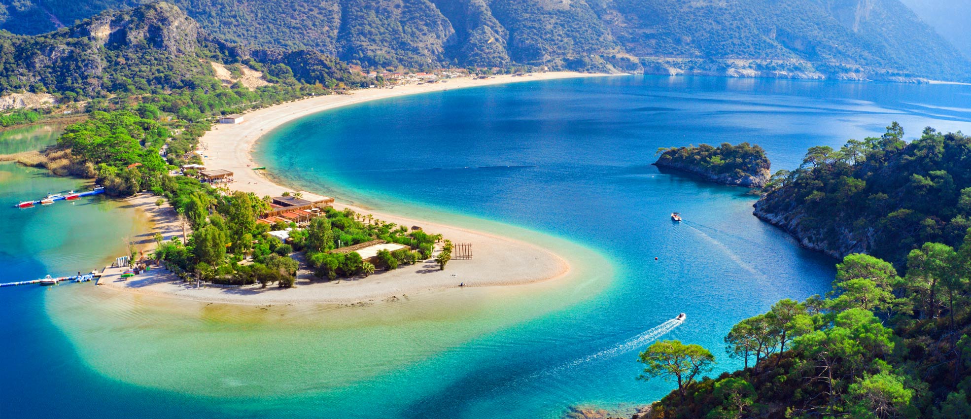 Traumhafte Bucht mit türkisblauem Wasser